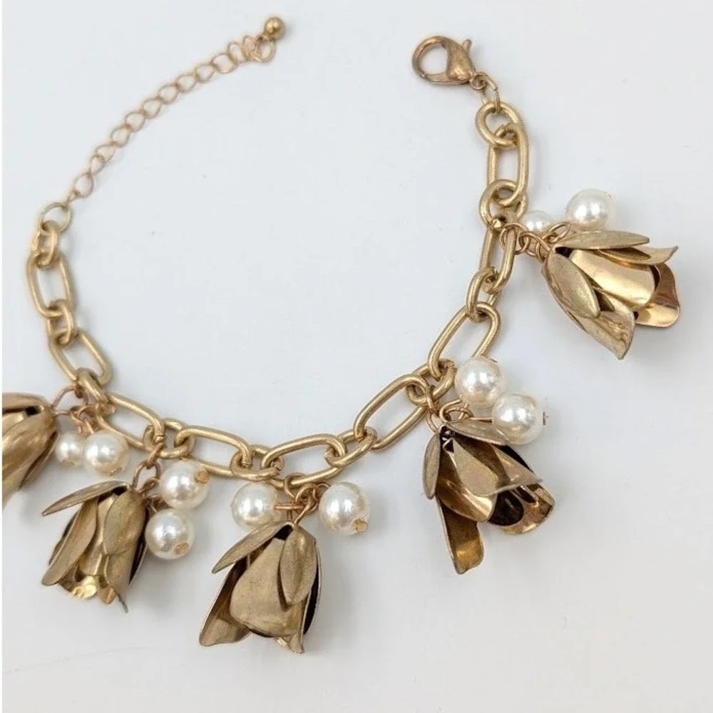 Vintage Gold Tone Bell Flower 3D Charm Bracelet Faux Pearl Chunky Link Botanical
